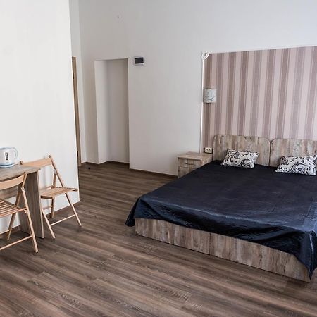 Mini Hotel Freedom Mercurius ลวีฟ ภายนอก รูปภาพ