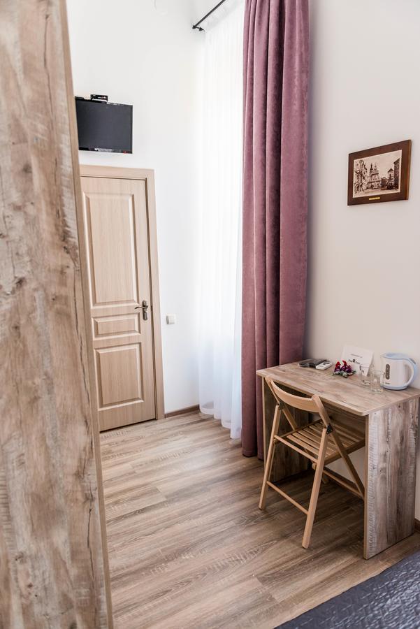 Mini Hotel Freedom Mercurius ลวีฟ ภายนอก รูปภาพ