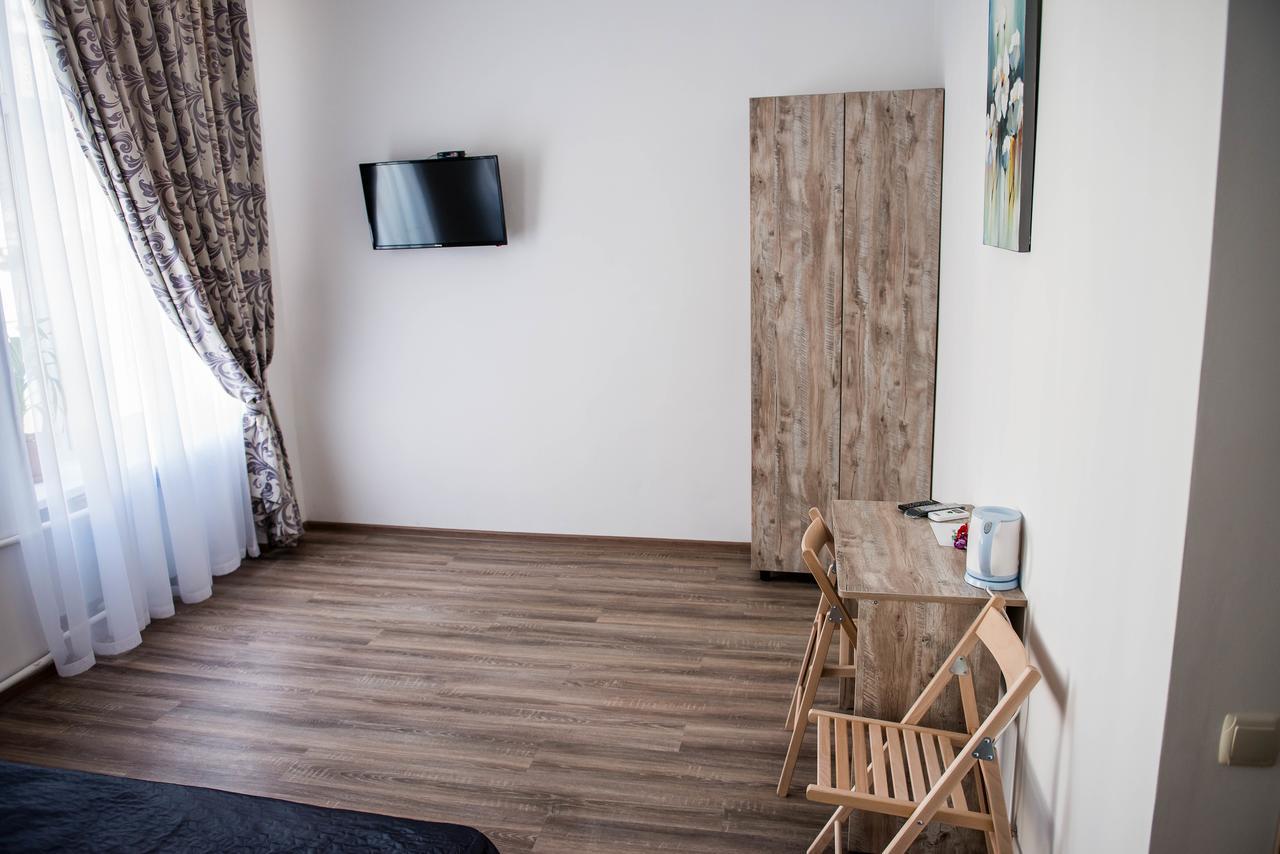 Mini Hotel Freedom Mercurius ลวีฟ ภายนอก รูปภาพ