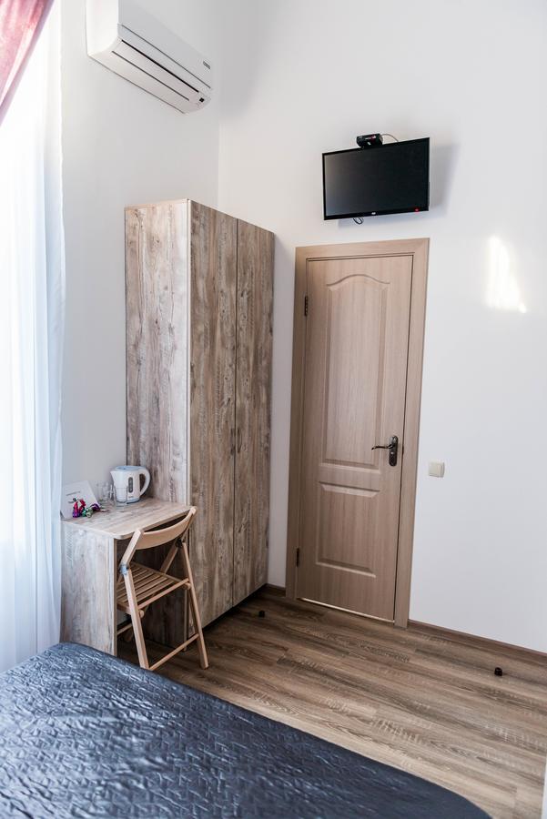 Mini Hotel Freedom Mercurius ลวีฟ ภายนอก รูปภาพ