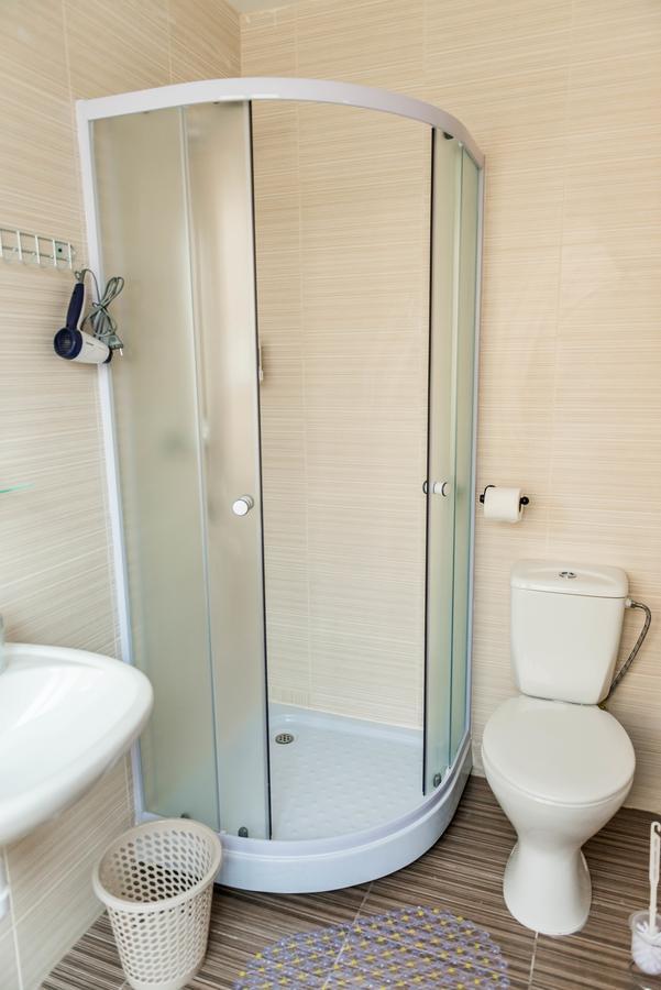 Mini Hotel Freedom Mercurius ลวีฟ ภายนอก รูปภาพ