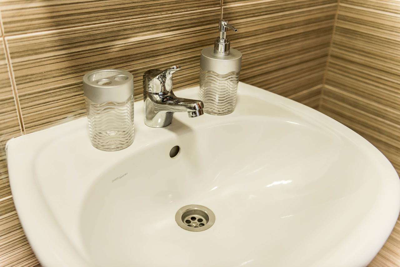 Mini Hotel Freedom Mercurius ลวีฟ ภายนอก รูปภาพ