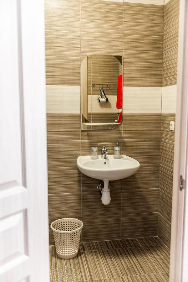 Mini Hotel Freedom Mercurius ลวีฟ ภายนอก รูปภาพ