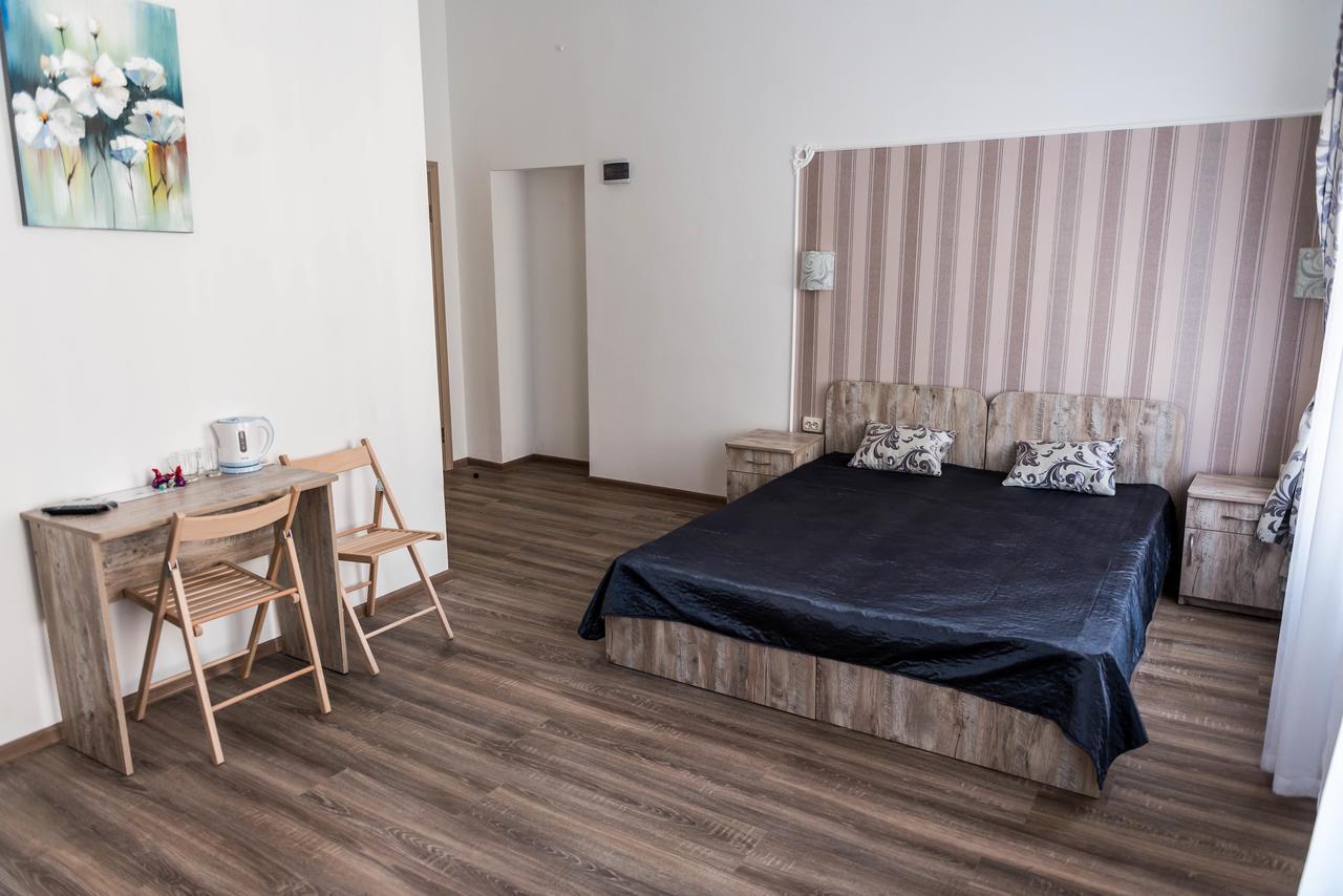 Mini Hotel Freedom Mercurius ลวีฟ ภายนอก รูปภาพ