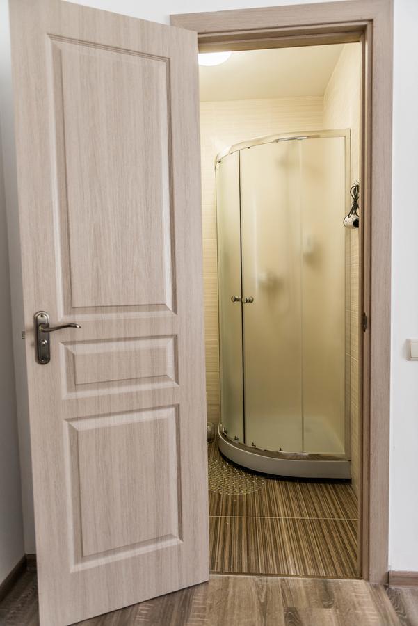 Mini Hotel Freedom Mercurius ลวีฟ ภายนอก รูปภาพ
